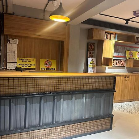 Travotale Hostel And Cowork Koregaonpark プネ エクステリア 写真