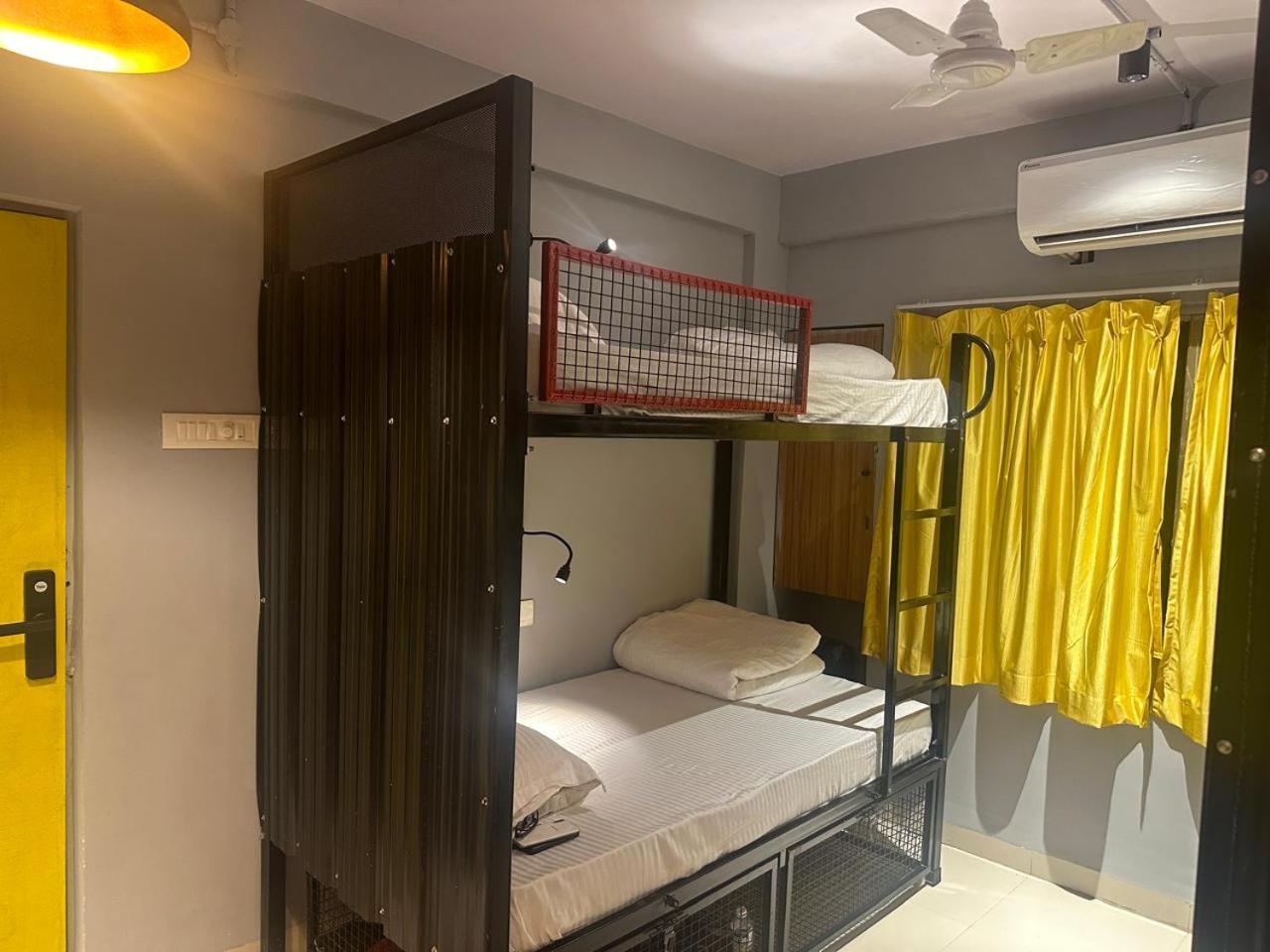 Travotale Hostel And Cowork Koregaonpark プネ エクステリア 写真