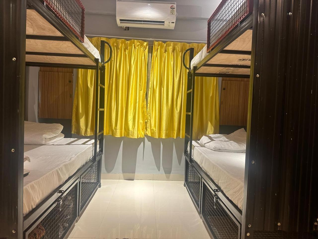 Travotale Hostel And Cowork Koregaonpark プネ エクステリア 写真
