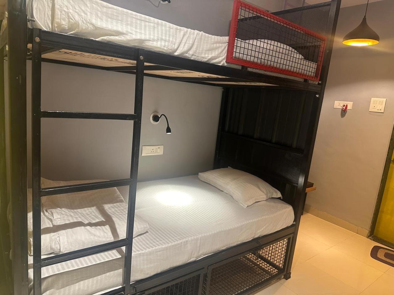 Travotale Hostel And Cowork Koregaonpark プネ エクステリア 写真
