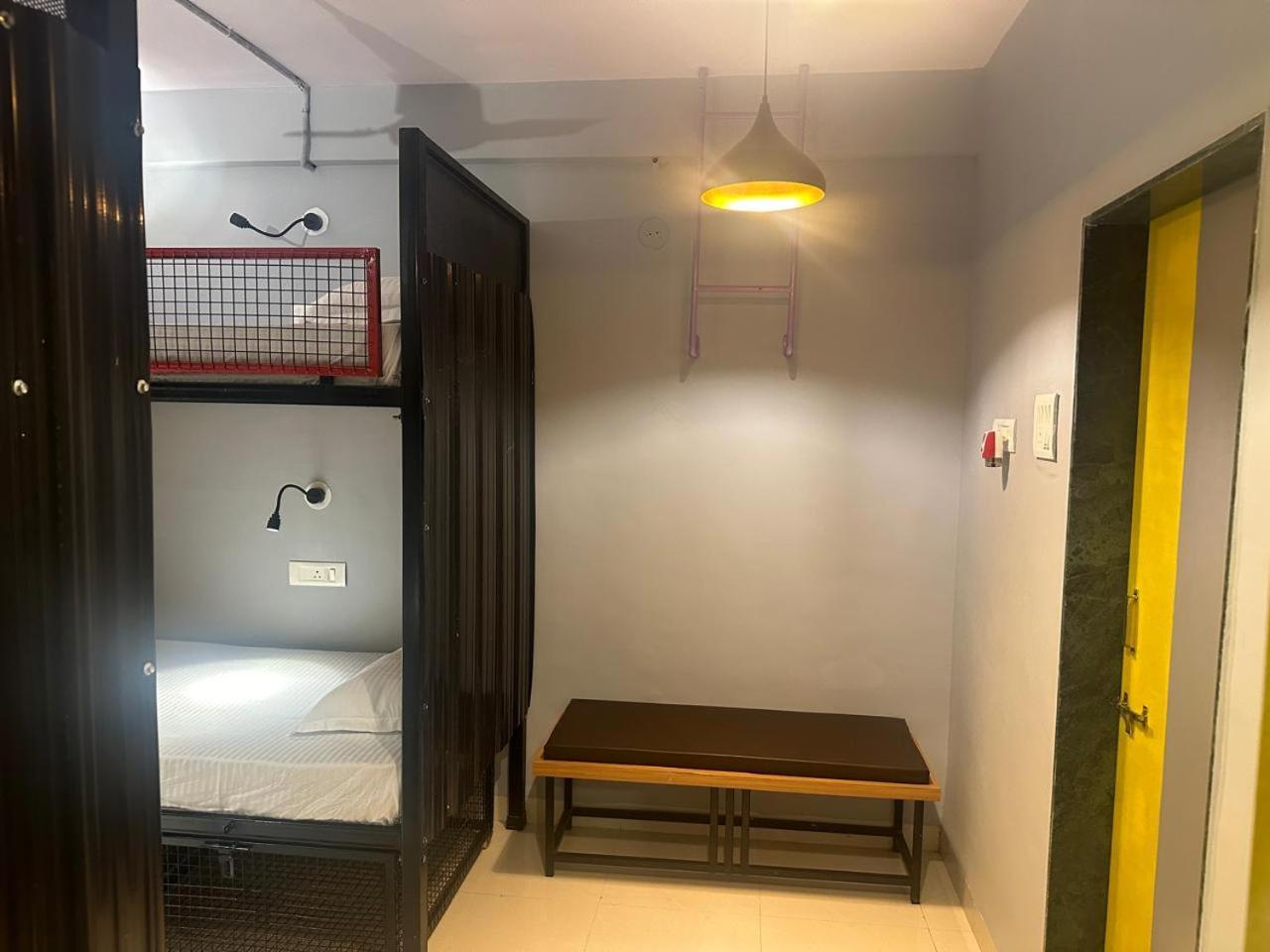 Travotale Hostel And Cowork Koregaonpark プネ エクステリア 写真
