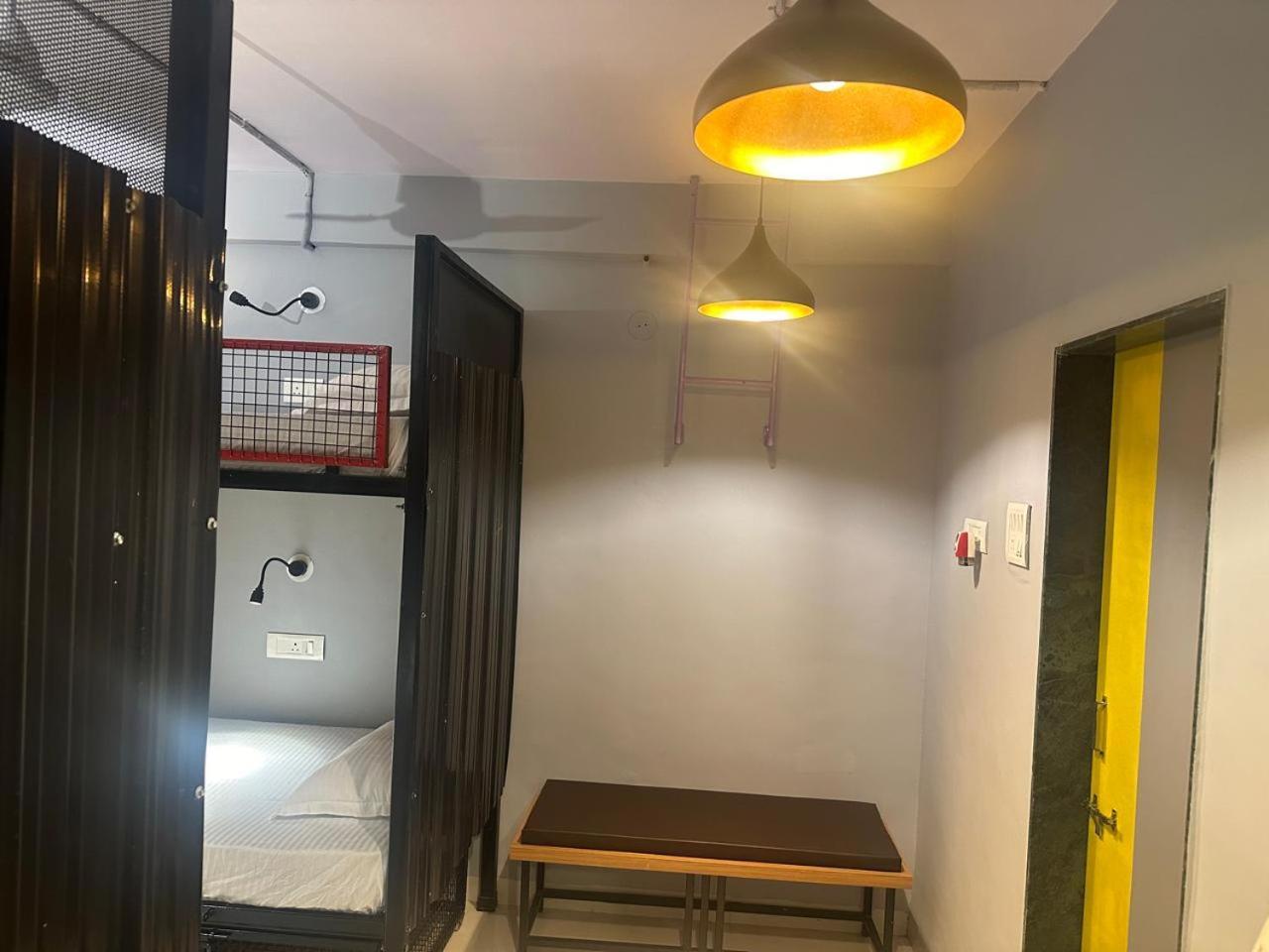 Travotale Hostel And Cowork Koregaonpark プネ エクステリア 写真
