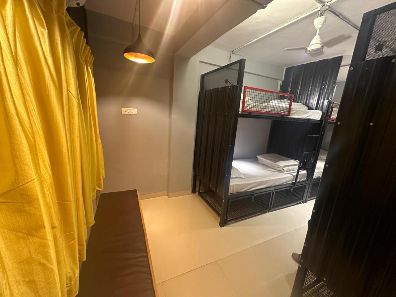 Travotale Hostel And Cowork Koregaonpark プネ エクステリア 写真