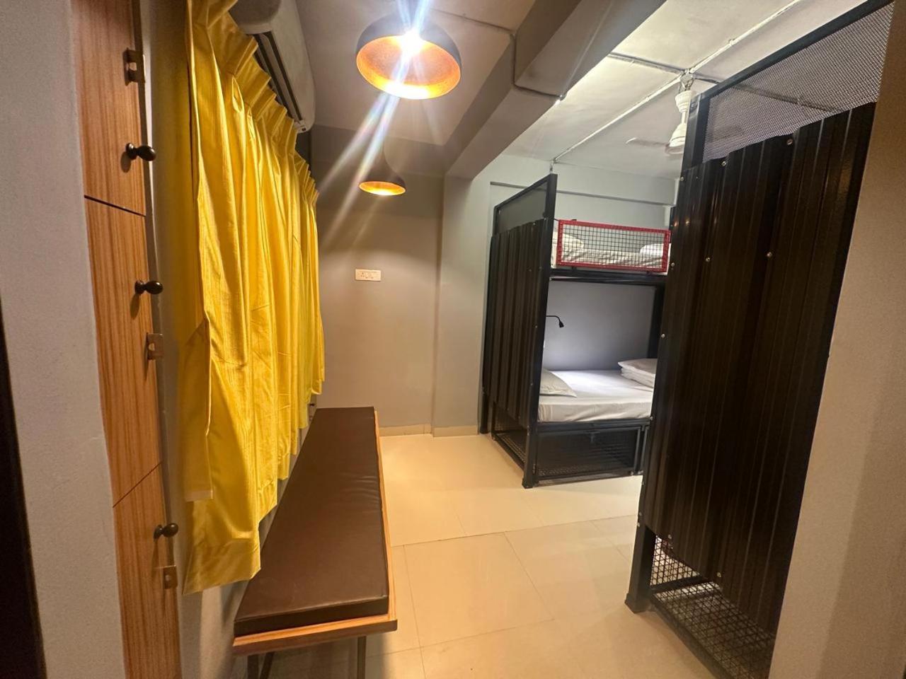 Travotale Hostel And Cowork Koregaonpark プネ エクステリア 写真