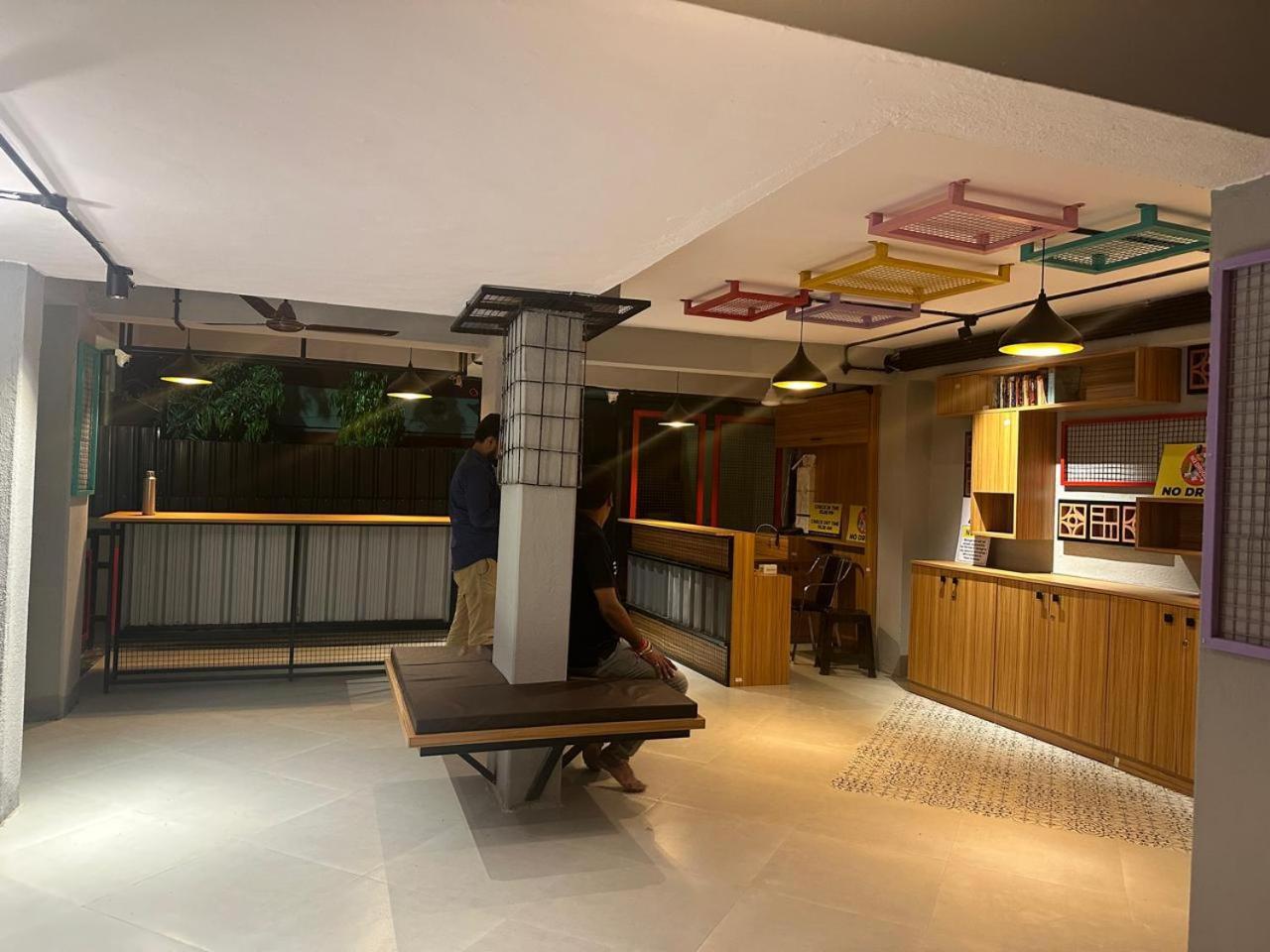 Travotale Hostel And Cowork Koregaonpark プネ エクステリア 写真