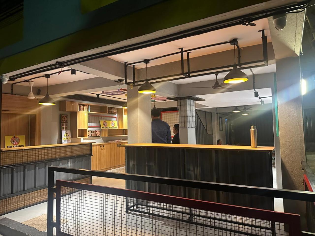 Travotale Hostel And Cowork Koregaonpark プネ エクステリア 写真