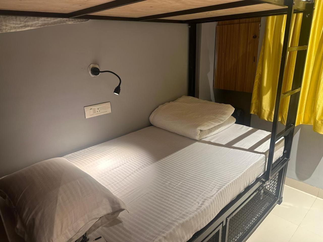 Travotale Hostel And Cowork Koregaonpark プネ エクステリア 写真