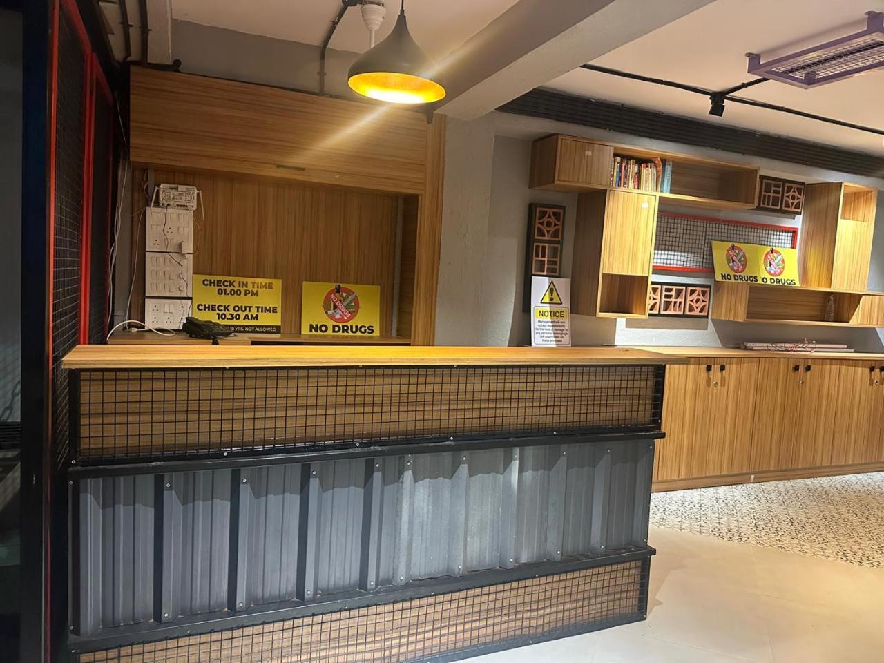 Travotale Hostel And Cowork Koregaonpark プネ エクステリア 写真