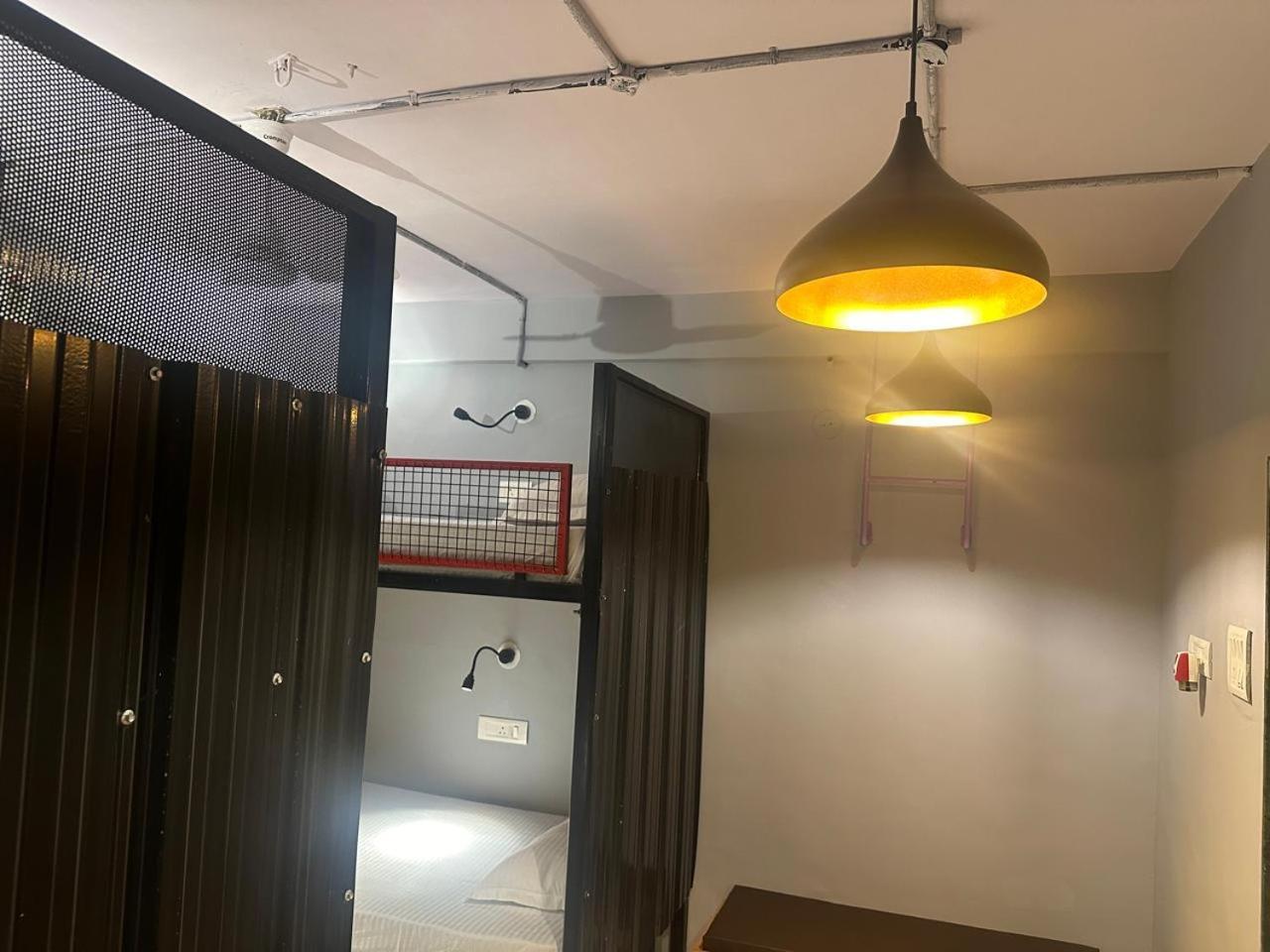 Travotale Hostel And Cowork Koregaonpark プネ エクステリア 写真