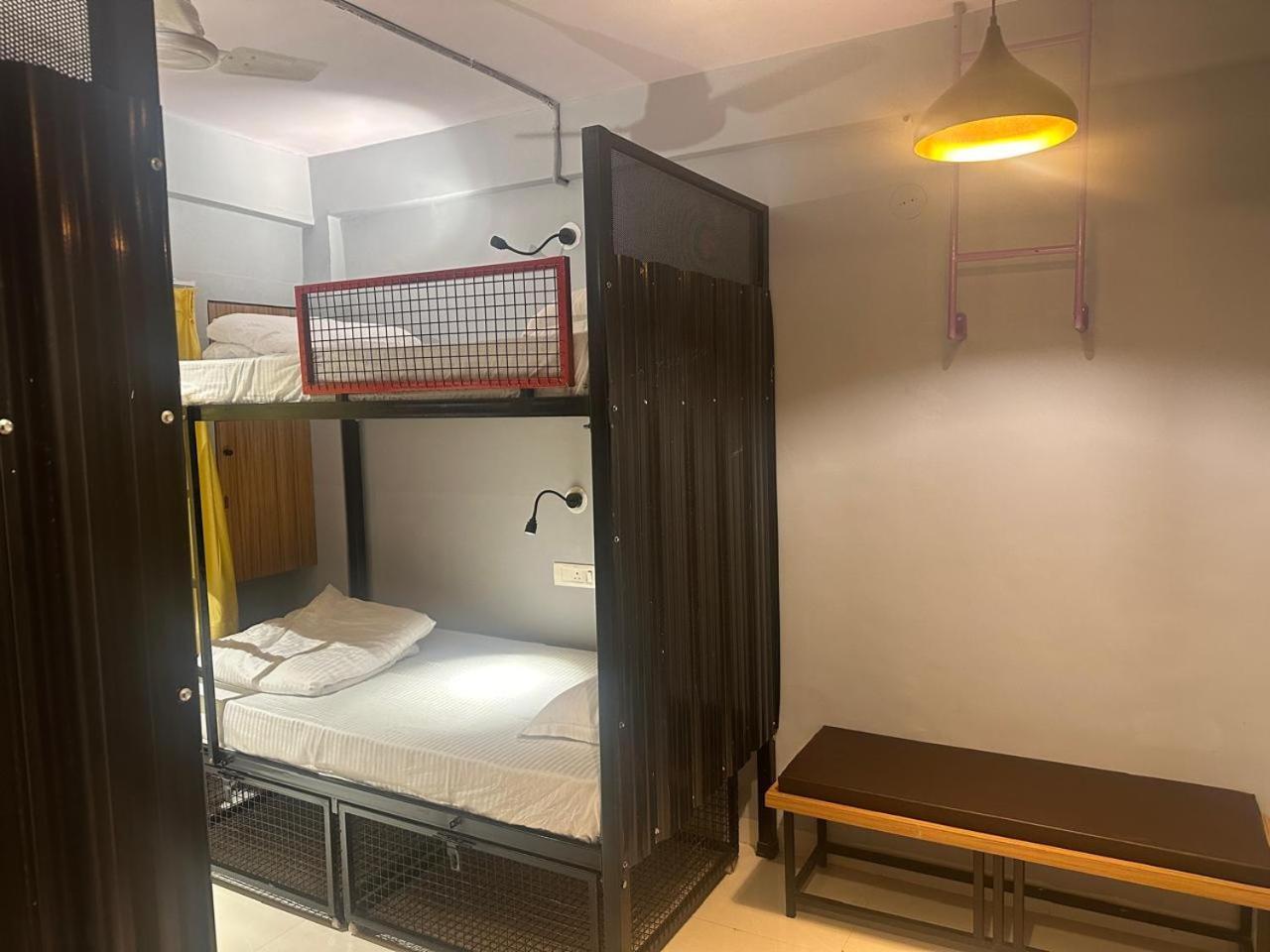 Travotale Hostel And Cowork Koregaonpark プネ エクステリア 写真
