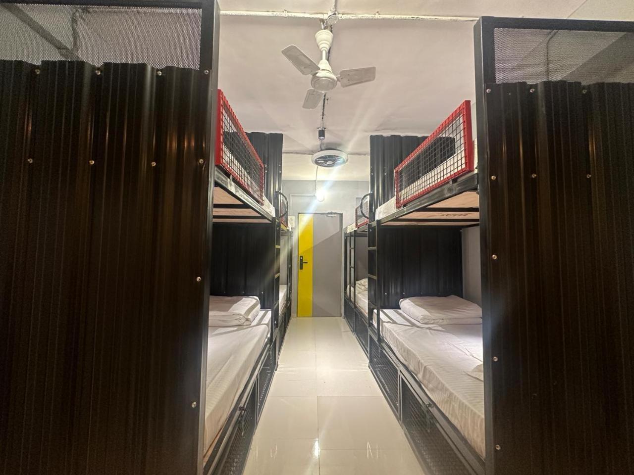 Travotale Hostel And Cowork Koregaonpark プネ エクステリア 写真