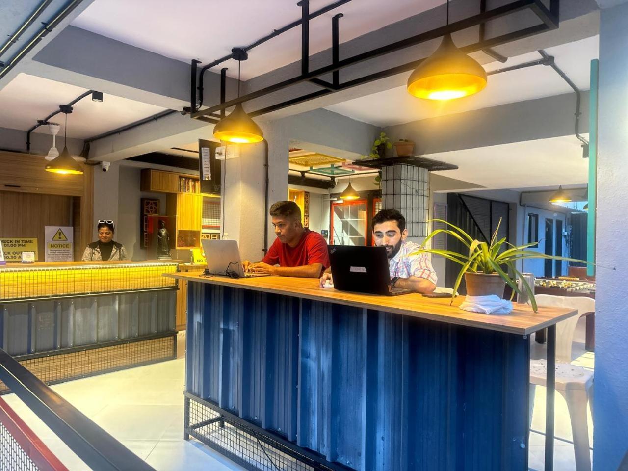Travotale Hostel And Cowork Koregaonpark プネ エクステリア 写真