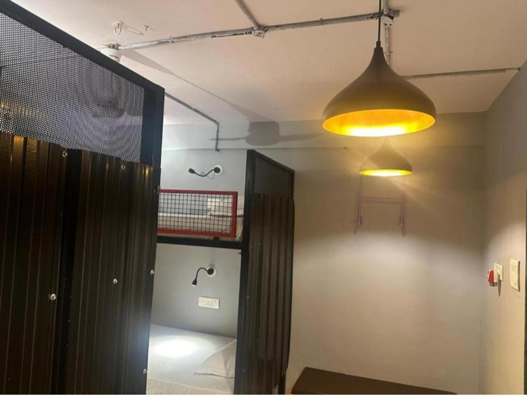 Travotale Hostel And Cowork Koregaonpark プネ エクステリア 写真