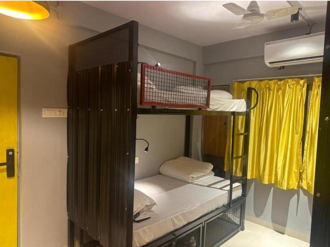 Travotale Hostel And Cowork Koregaonpark プネ エクステリア 写真