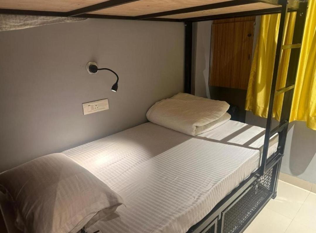 Travotale Hostel And Cowork Koregaonpark プネ エクステリア 写真