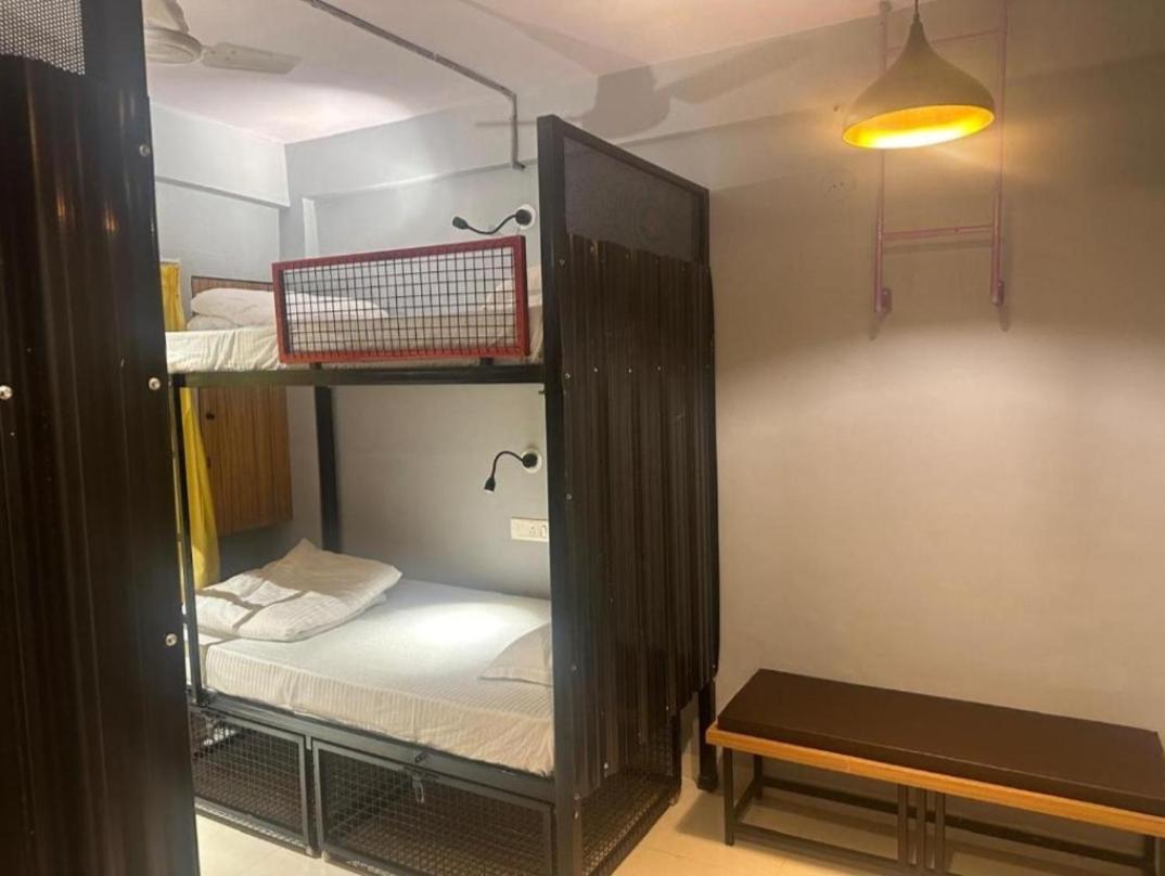 Travotale Hostel And Cowork Koregaonpark プネ エクステリア 写真
