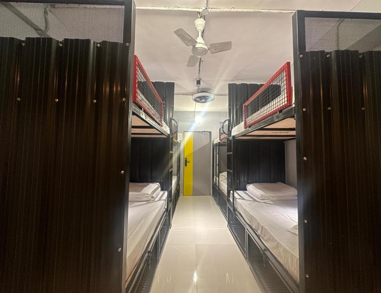 Travotale Hostel And Cowork Koregaonpark プネ エクステリア 写真